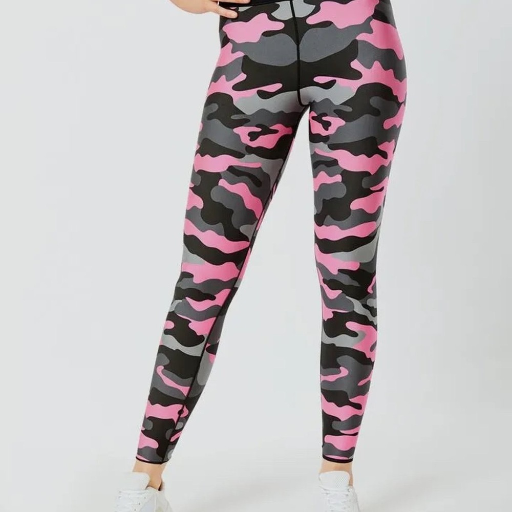 NWOT Ultracor Pink Camo Leggings